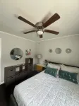 Pet-Friendly Charming  & Cozy 3-bedroom house AC & WiFi in pleasant Youngstown Các khách sạn gần Trinity Fellowship Church