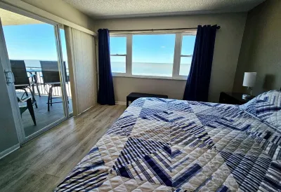 Rates Dropped! Direct Gulf Front!!Pool & Hot Tub! Sleeps up to 10 Hotels near Redington Shores Beach Access