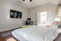 Big 4 Bdrm 2 Bath, Private 15' Swim Spa, Hot Tub, Fenced Private Yard, Big Trees - อ่างจากุชชี่