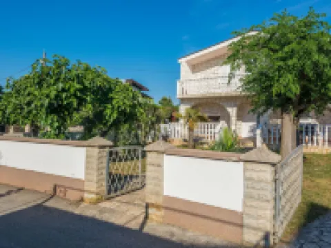 Apartments Loncar Hotels in Vir