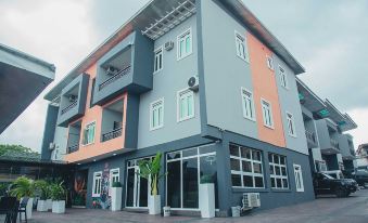 The Violets Hotel and Apartments