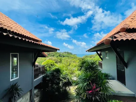 Bakantiang Resort Отели рядом с достопримечательностью «Khlong Chak Waterfall»