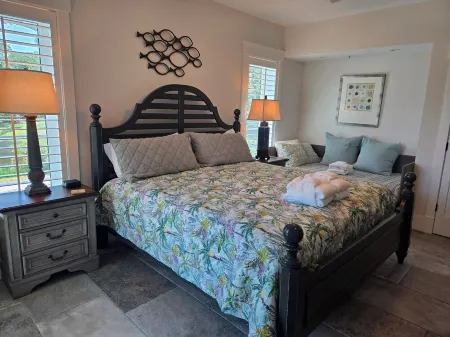 108 Windsor Place - Quiet Private Spacious Upscale Direct Oceanfront Condo