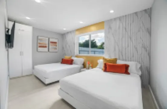 Fun Retreat: 6BR Pool, Games, Jacuzzi, BBQ & More