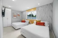 Fun Retreat: 6BR Pool, Games, Jacuzzi, BBQ & More Hotel a Hialeah