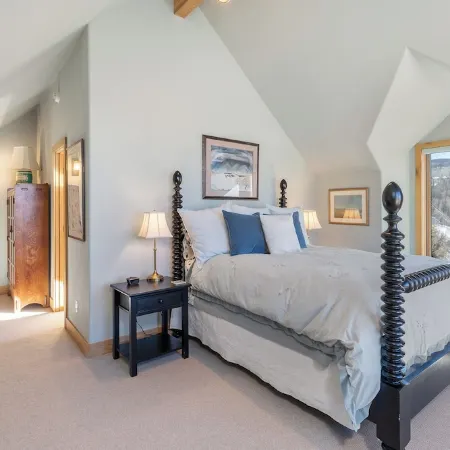 Exceptional Ski Resort Access and Views in Private 4 Bedroom Home