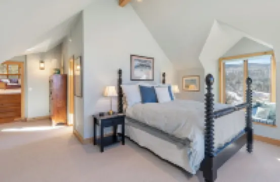 Exceptional Ski Resort Access and Views in Private 4 Bedroom Home