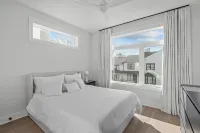 Spacious 4 Bedroom House in Charming Downtown Raleigh with Amazing Views!