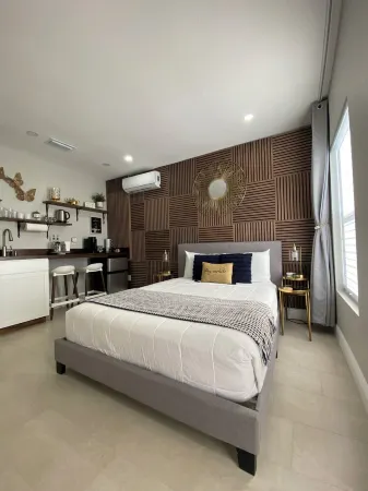 Tropical Sea, Private Studio/Near IMG and Beaches! Отели в г. Брейдентон