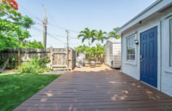 Cozy Coastal Retreat! Fenced Turf Yard • Bikes • Hammock • BBQ • 65” TV