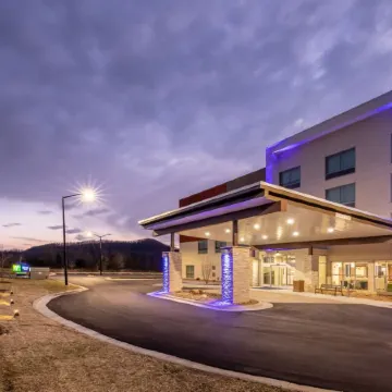 Holiday Inn Express & Suites MARION by IHG