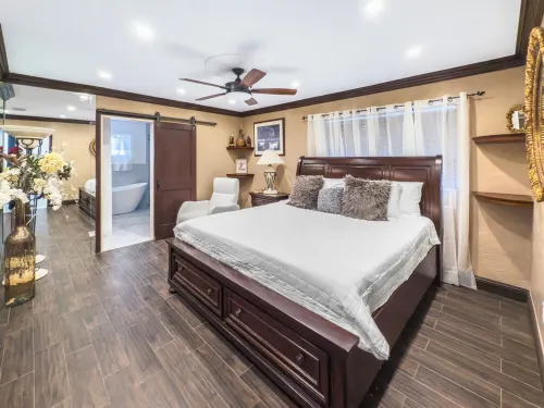 Beautiful 4-bedroom house in Heart of  Miami Gardens with POOL, AC and WiFi