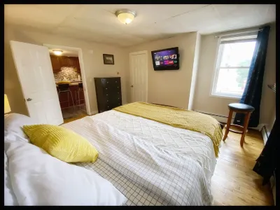 Updated 2 Bedroom with Roof deck and backyard
