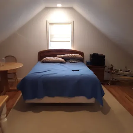 Relaxing summer rental, walking distance to the beach, short ride to the outlets