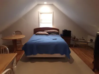 Relaxing summer rental, walking distance to the beach, short ride to the outlets Saybrook Point Marina附近的飯店