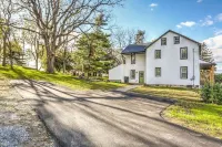 Beautiful Farmhouse close to Lanc, Hershey, Etown!