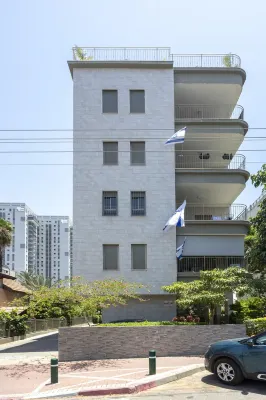 Spectacular Penthouse with Huge Front & Rear Rooftops. ワイツマン科学研究所周辺のホテル