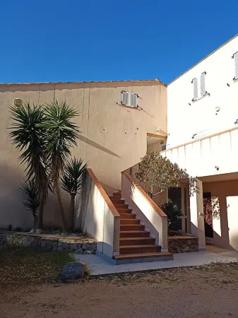 A 150 m de la Plage, Dans la Pinède, Charmant Appartement, Idéal Pour 4 Pers Отели в г. Кальви