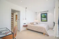 Villa Raymaude, a Charming Waterfront Villa