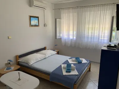Apartment 5 with pool and amazing sea view