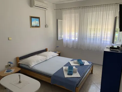 Apartment 5 with pool and amazing sea view