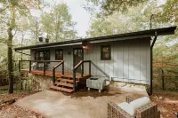 Stylish Home w/Hot Tub in Laurel Valley! Hotels near Bethel Baptist Church