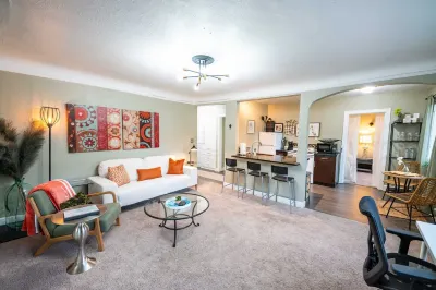 Heart of Downtown Kirkland - 500 Feet from the Beach Hotel in zona Rubicon Float Studio