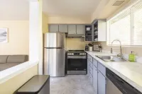 Walkable condo in heart of vibrant D/n Redmond,  m/s from Microsoft, woodinville