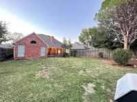 Charming 3-bedroom house near AT&T Stadium, Six Flag, DFW Airport Hotels near ACG Medical Supply - Bedford Showroom