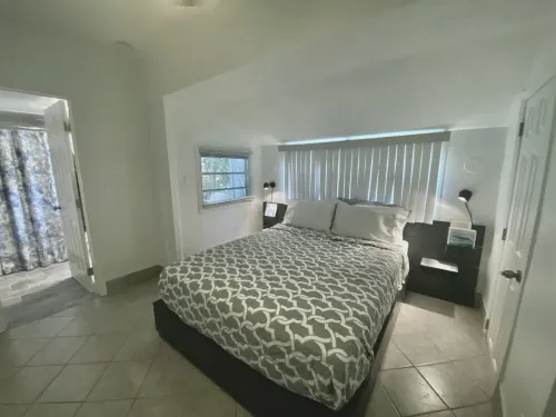 Summer Discounts Avail Weeks- 3Bdr./3ba. Updated Home Canal Access to Sombrero