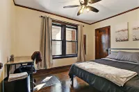 6BR Chicago Gem: Prime, Safe, Family-Friendly Hub Hotels near Spirit Airlines