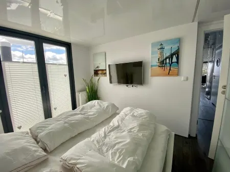 Vacation home houseboat Captains Boat directly on the Baltic Sea