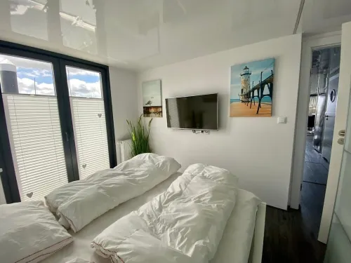 Vacation home houseboat Captains Boat directly on the Baltic Sea