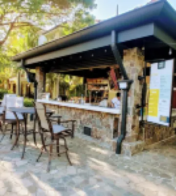 Spacious Pacifico condo-large balcony.  Access to pool, jacuzzi with bar/grill