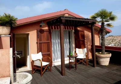 Lovely restored village house over Bogliaco Gargnano – very spacious Các khách sạn gần Spiaggia del Corno