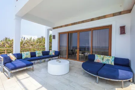 CASA SUNRISE, luxury beach vacation house.