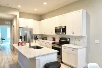 SWFL: Lake McGregor 3 bedroom Home - Entire Home! Hotels in Cypress Lake