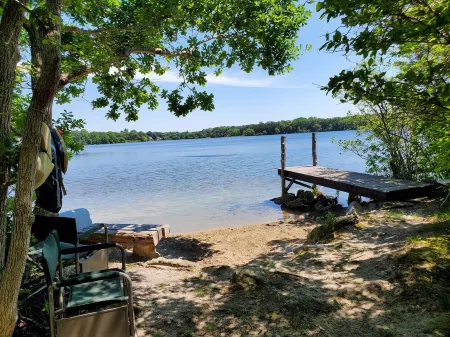 Lake Beach-6.5 acres-Pet Friendly-O/D Shower-Central A/C-Fire Pit-Sleeps up to12 Отели в г. Деннис