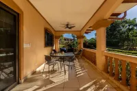 Peaceful 2BR condo with pool near ocean