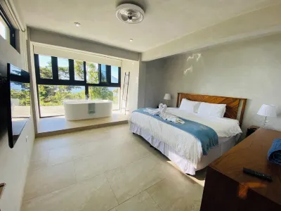 Casa Verapaz - Vela: Luxurious Retreat, Ideal for 4 Guests!