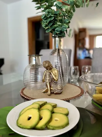 Lovely 3-bedroom condo with free parking