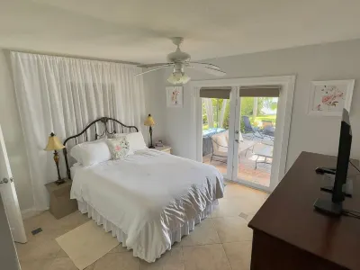 Discover paradise steps away - 3-Bedroom Home near Pompano Beach