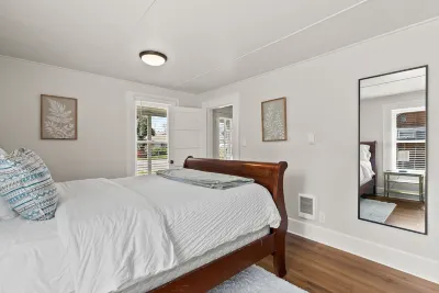 2-Bedroom Bungalow nestled close to Urban Centers Hotels near Grand Central Retail Center