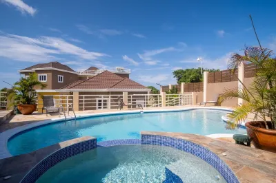 The Sun Seeker Villa Ja. 7 bedroom villa with butler & chef, and housekeeping. Hotel a 