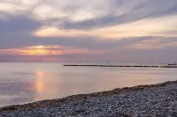 Vacation home own parking lot with e-charging station (wallbox), Netflix, WLAN, garden Hotels in Sagard