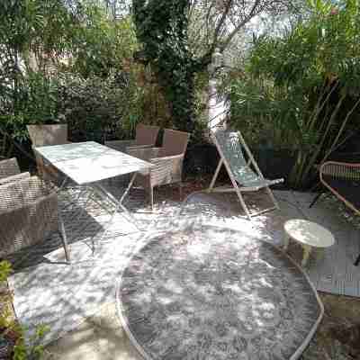 LAMAOLILOU Hotel Exterior