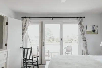 Sunset Villa Across the Street from Beach & Walk to Pool / Golf