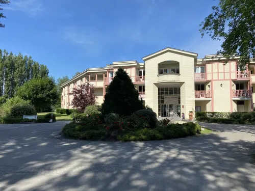 Appt 4/5 Personnes Avec Piscine Tennis et Aire de Jeux