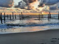 Beautiful and comfortably furnished chalet 400 meters from the beach of Petten. Hotels in Petten