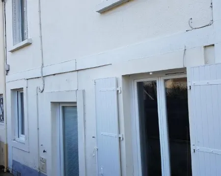 Duplex apartment near TGV station and town center completely renovated Hotels in Laval